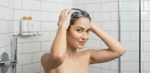 Șampoanele fără sulfați — sunt ca yoga, dar pentru păr